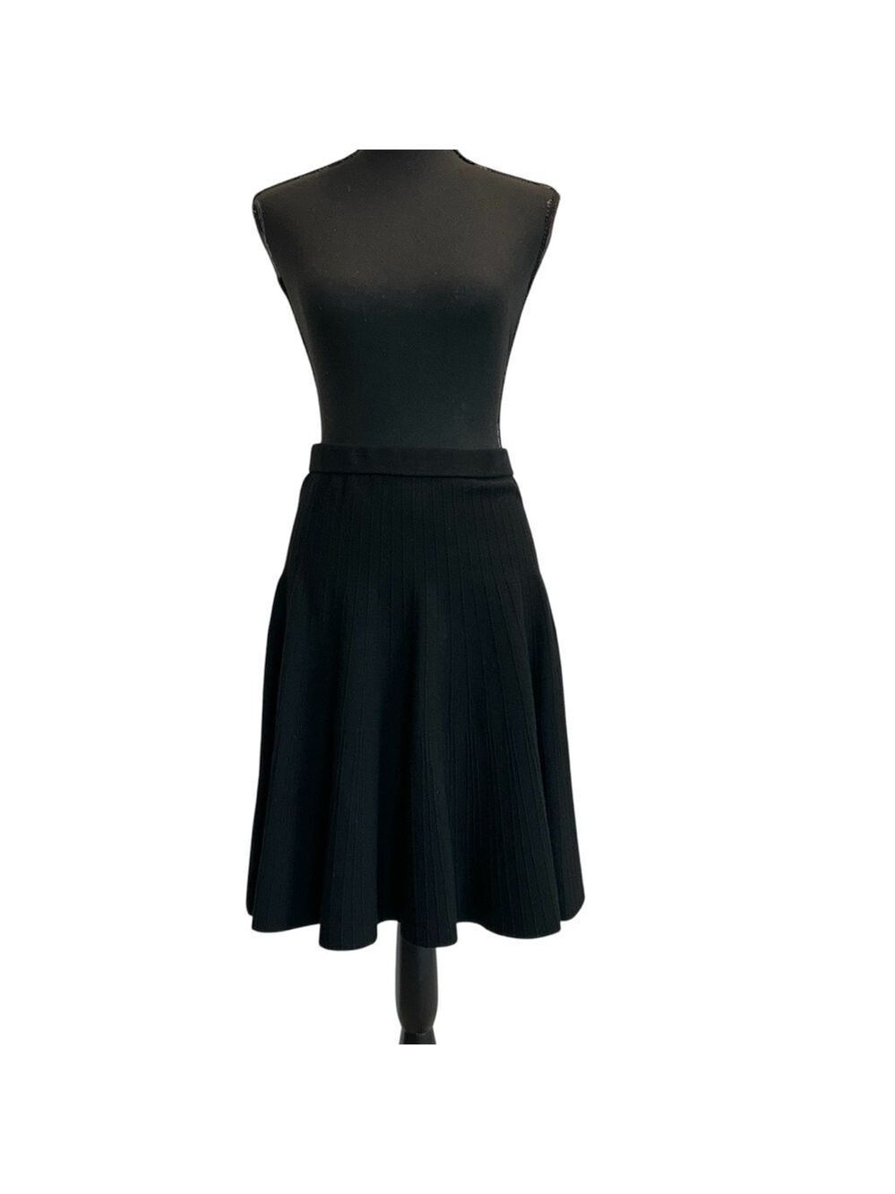 Black knit A-line mini skirt Sz M classy flowy stretchy pull-on